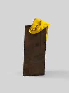 Carol Bove, 10 Hours, 2019. Steel, stainless steel, and urethane paint, 69 ⅝ × 33 ½ × 35 ⅛ inches (176.8 × 85.1 × 89.2 cm) © Carol Bove Studio LLC. Photo: Maris Hutchinson