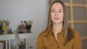 Ewa Juszkiewicz: In vain her feet in sparkling laces glow