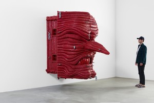 Jordan Wolfson, House with face, 2017. Urethane resin, stainless steel armature, stainless steel, hardware, polyurethane paint, chain, and wood, overall: 107 ⅛ × 89 ⅝ × 95 ⅝ inches (272 × 227.5 × 243 cm) © Jordan Wolfson. Photo: Jeff McLane