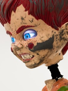 Jordan Wolfson, Colored Sculpture, 2016 (detail). Metal, polyurethane elastomer, motors, video, sound, and software, overall dimensions variable © Jordan Wolfson