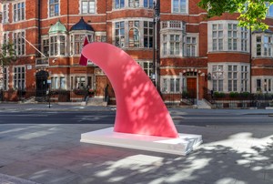 Alex Israel, Fin (Watermelon Sugar), 2023. Plexiglass, 111 ⅞ × 84 ⅝ × 3 ⅝ inches (284 × 215 × 9 cm) Installation view, The Connaught, London, 2024 © Alex Israel. Photo: Lucy Dawkins