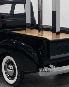 Walter De Maria Black Truck / Triangle, Circle, Square (detail) from Truck Trilogy, 2011–17. 3 1950s Chevrolet half-ton pickup trucks, white oak, and stainless steel, in 3 parts, each: 120 × 75 × 195 inches (304.8 × 190.5 × 495.3 cm), overall dimensions variable © 2025 Estate of Walter De Maria. Photo: Rob McKeever